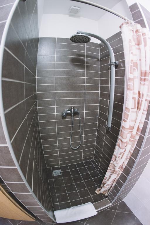 Central Apartman Sopron Bagian luar foto