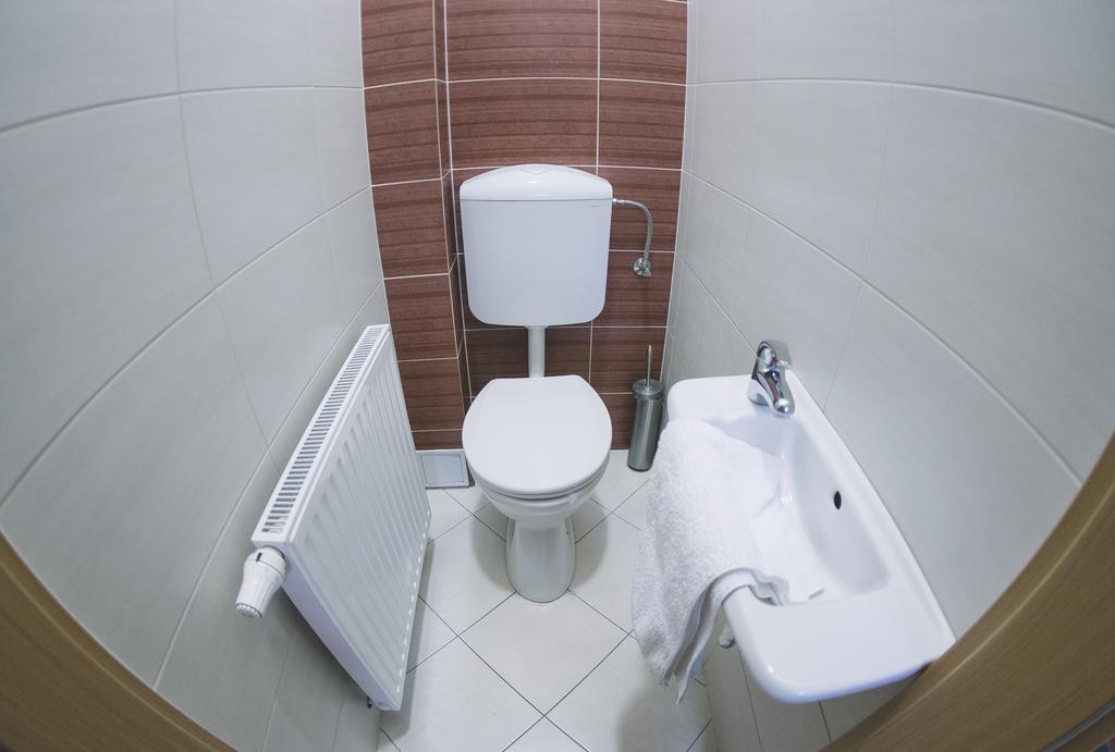 Central Apartman Sopron Bagian luar foto