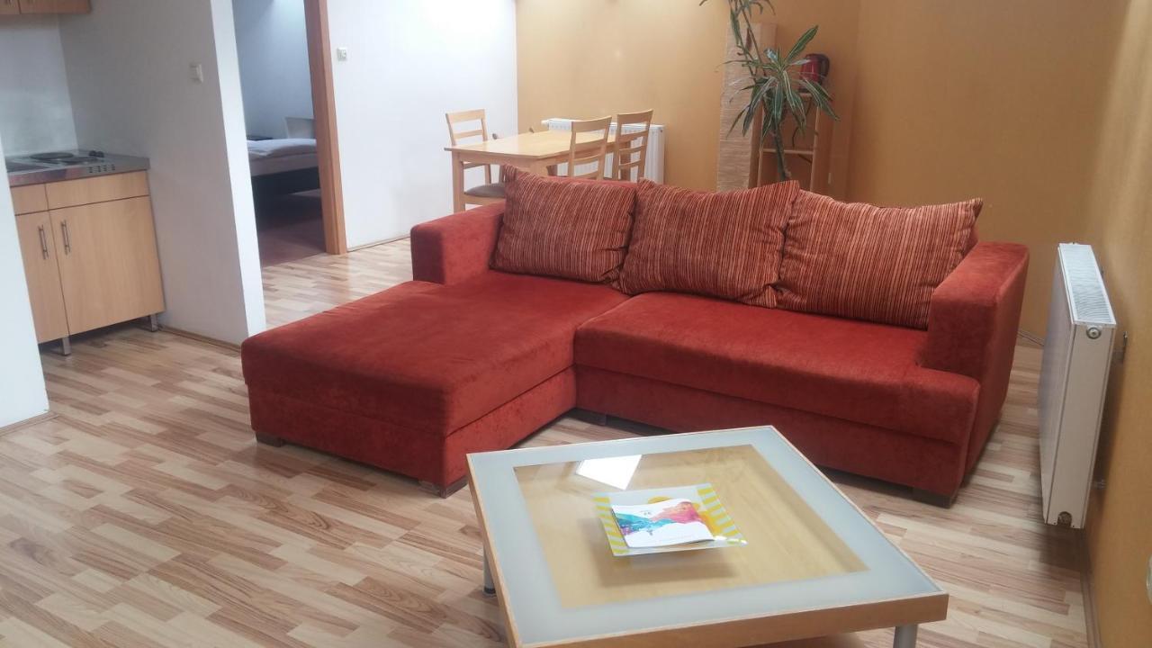 Central Apartman Sopron Bagian luar foto