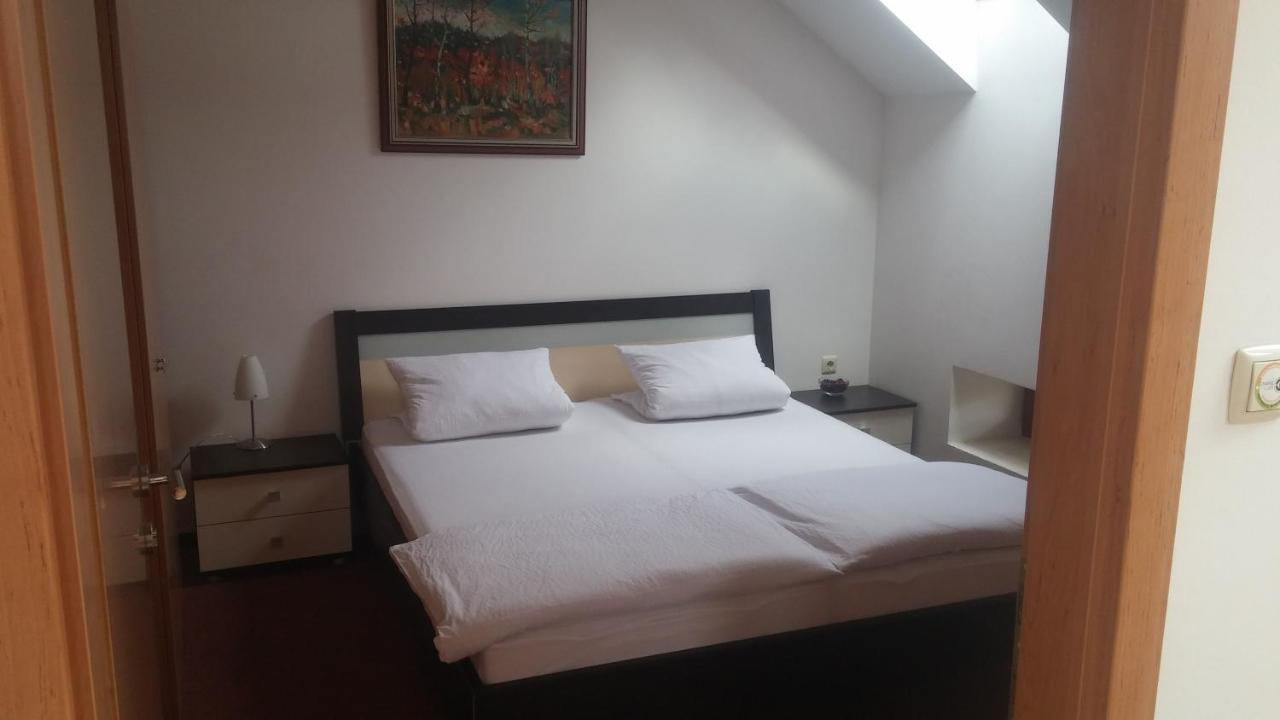 Central Apartman Sopron Bagian luar foto
