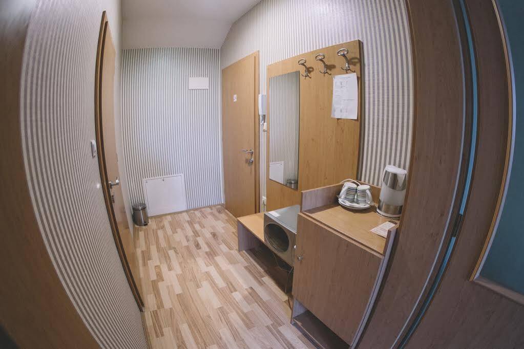 Central Apartman Sopron Bagian luar foto